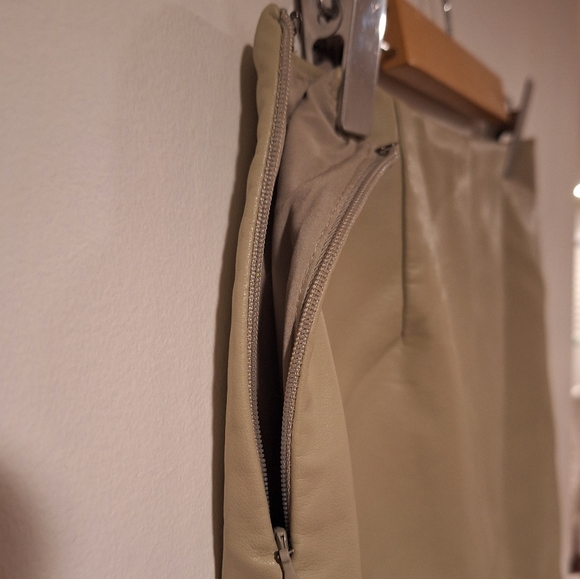 Oak+Fort Faux Leather Mini Skirt - Ecru/Beige Size 2 - Picture 4 of 5